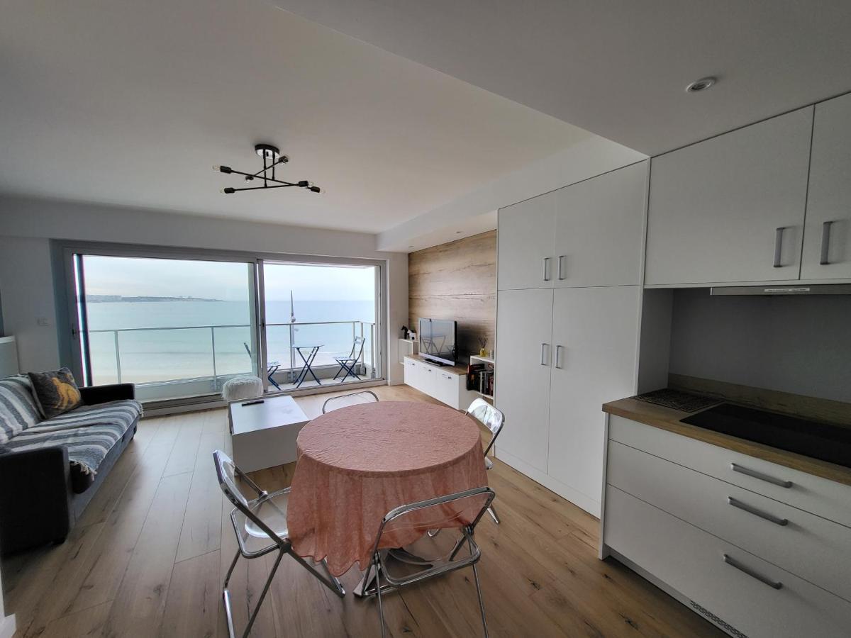 Appartement T2 Face Plage Avec Balcon, Cuisine Equipee Et Tv - Fr-1-92-908 Les Sables-dʼOlonne Exteriör bild